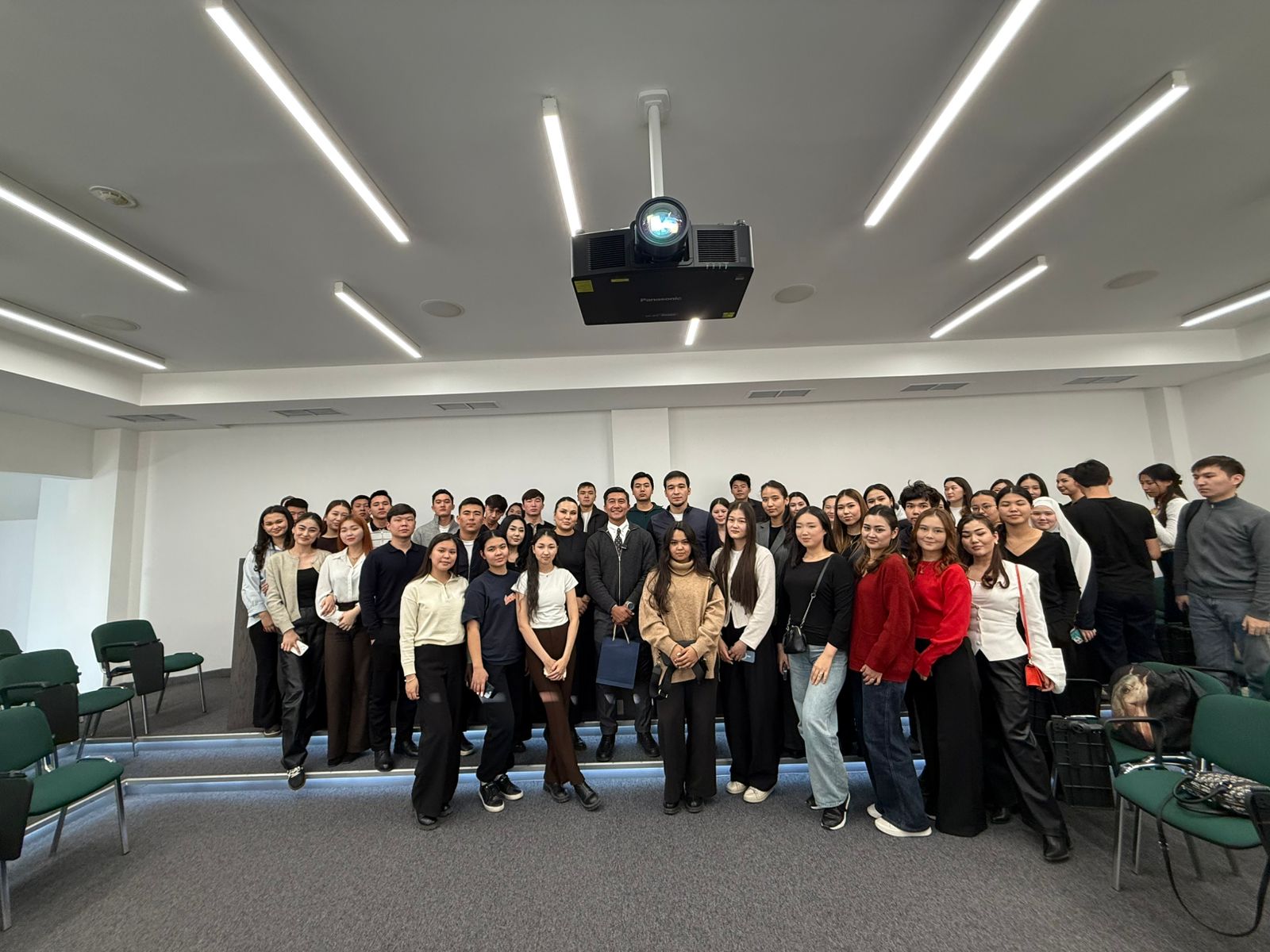 «Бизнес және болашақ» тақырыбында танымал бизнесмен, маркетолог және продюсер Шалқар Қайратұлымен мазмұнды кездесу өтті